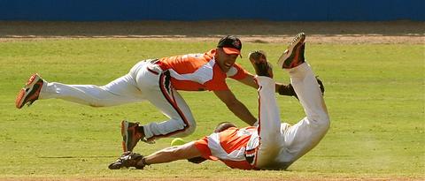 MSP laying out for a ball at World Series IV